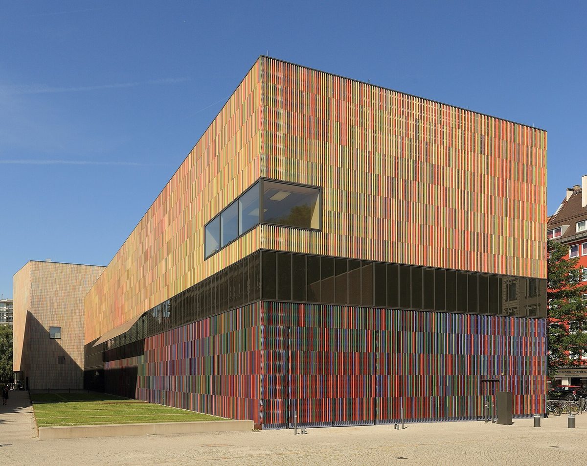 Museum Brandhorst — fachada de varetas coloridas