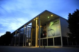 Pinakothek der Moderne — a rotunda de vidro