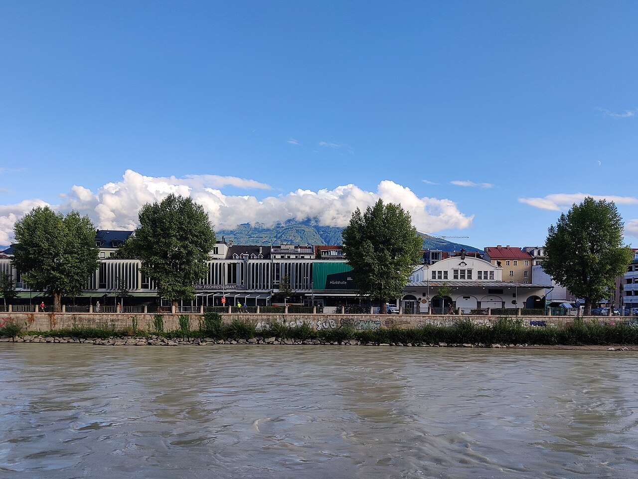 Markthalle Innsbruck, mercado coberto junto ao rio Inn